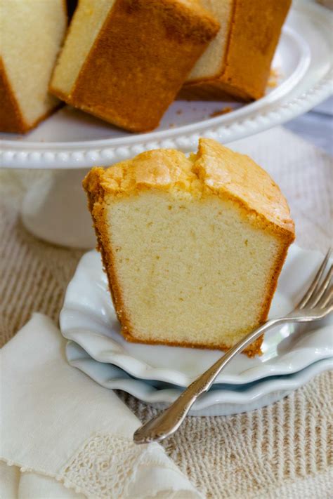 Alternately add flour mixture and heavy cream to butter-sugar mixture, beginning and ending with flour. . Million dollar pound cake paula deen